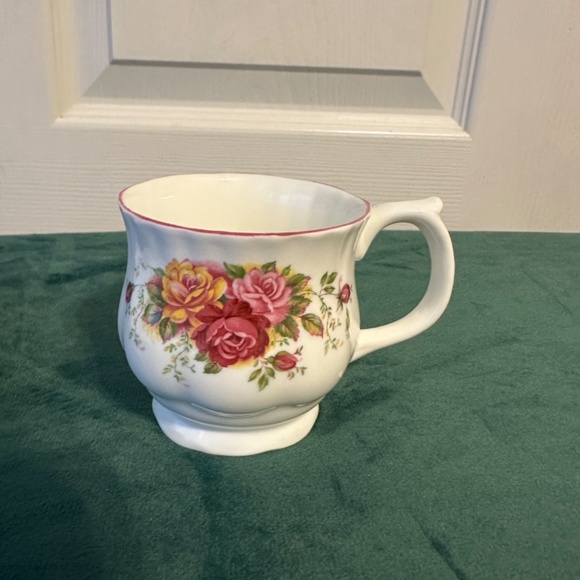 2 piece set matched together, beautiful vintage mug/ cup and saucer - Picture 3 of 11